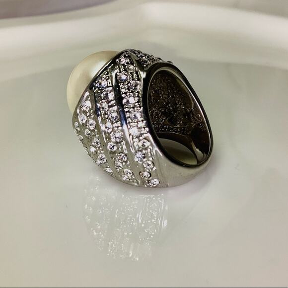 Faux Pearl and Crystals Large Statement Ring - Picture 5 of 7